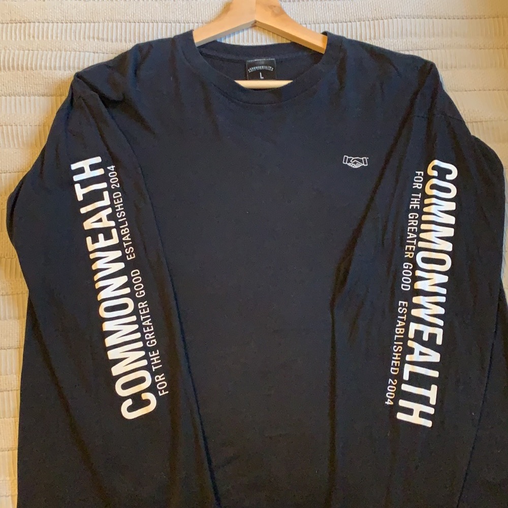 Commonwealth Long Sleeve T-Shirt Size L
